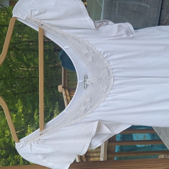 American Eagle Outfitters White Flutter Sleeve Lace Blouse Top Sz XS - Picture 2 of 9